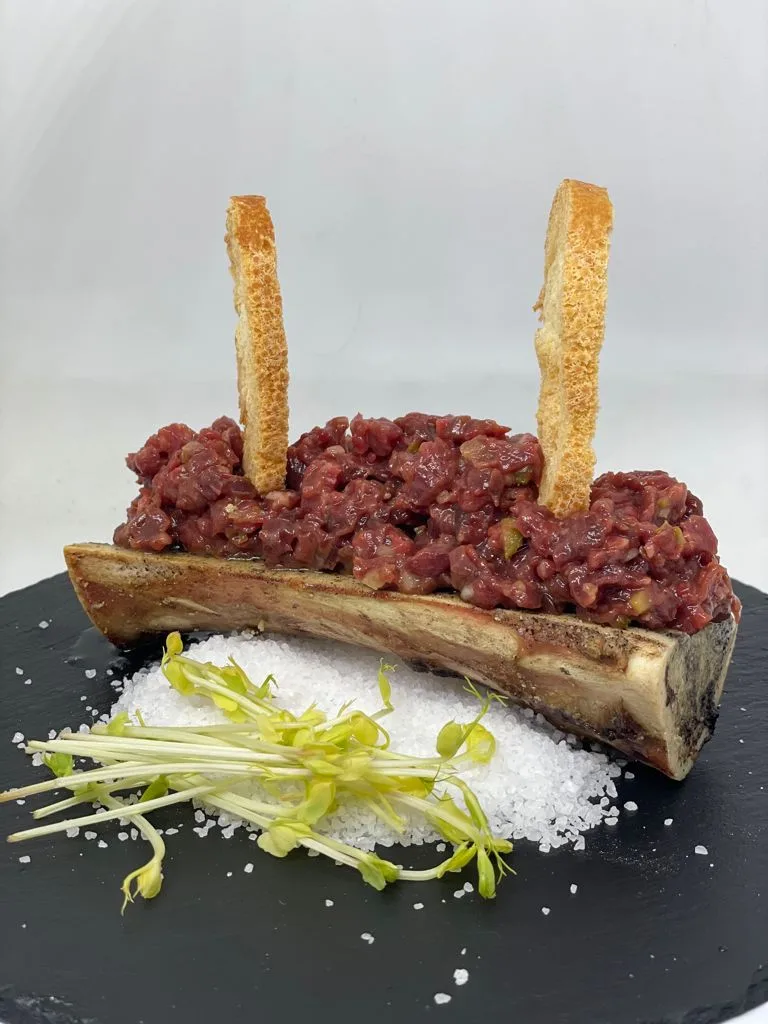 Steak tartar con tuétano